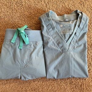 Women’s 2 piece Scrub Set by Figs size medium